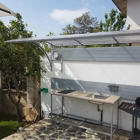 Daire Self -contained Part Of A House With Garden *